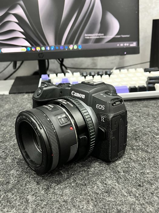 Продам Canon  eos rp с объективом 50mm