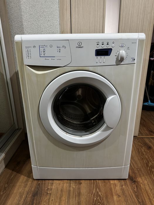 Стиральная машинкa. indesit