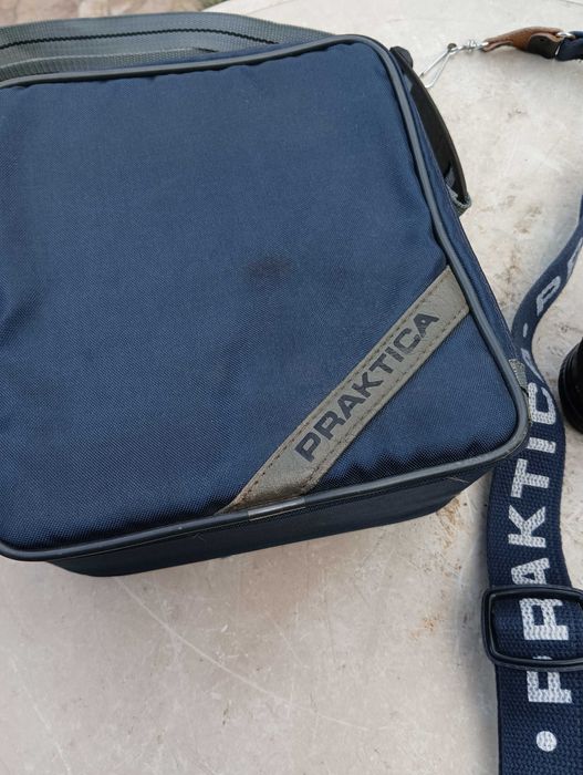 Чанта за фотоапарат с обектив и други принадлежности/вижте снимките/