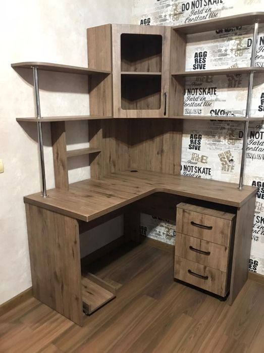 Столы письменные,  компьютерные.