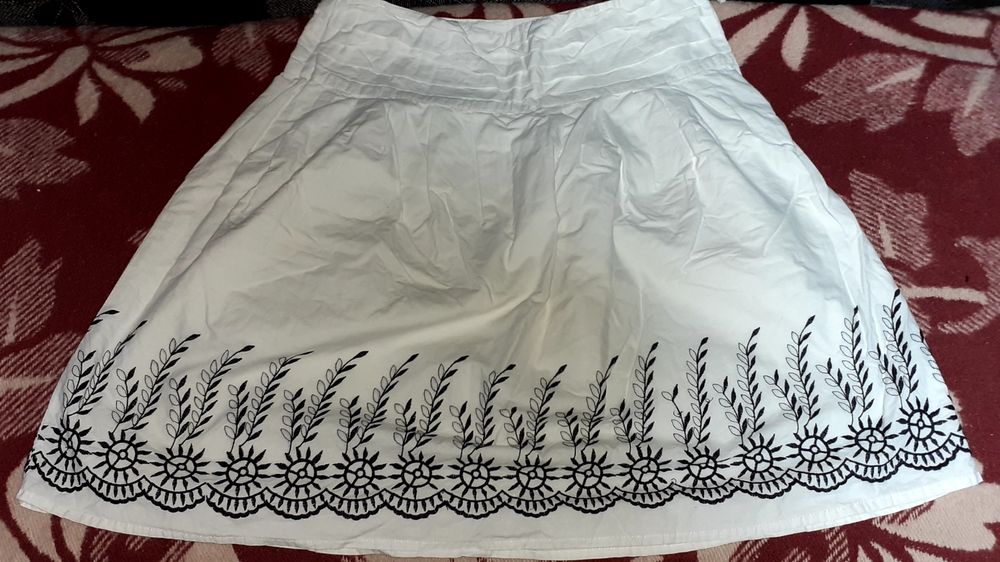 Lot 4 fuste elegante