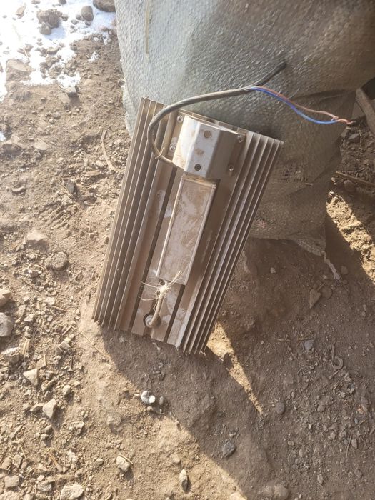 Уличный фонарь прожектор