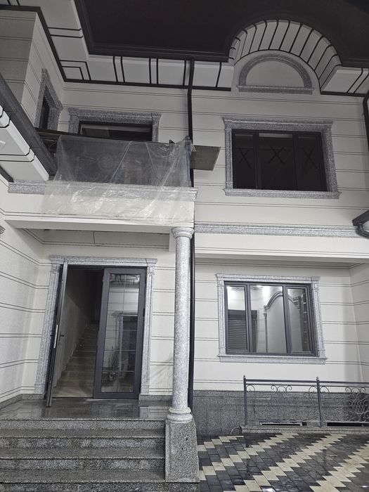 Участка сотилади 6хона 2 сотих 5 санузел комолон махалла дружба