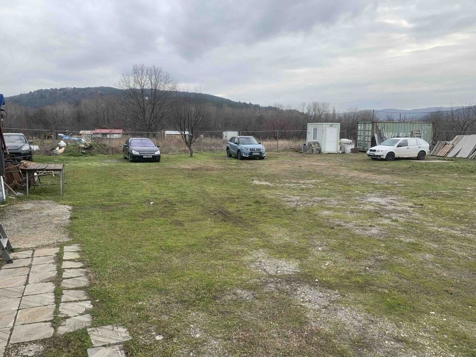 Парко място под наем за кемпер, каравана, бус, кола, лодка и други