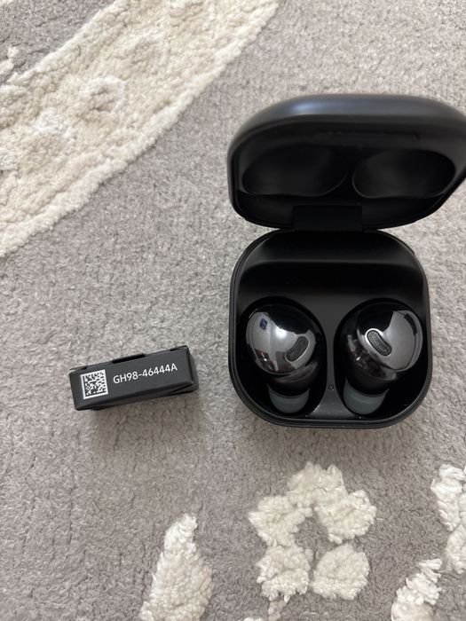 Продается наушник samsung galaxy buds pro