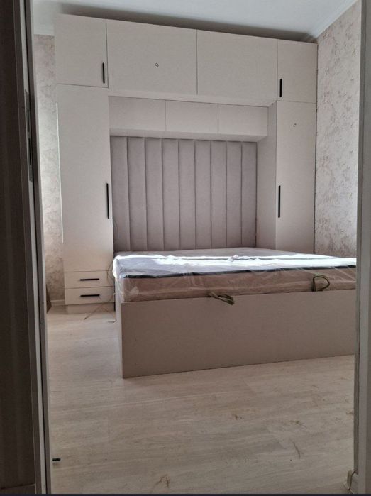 Рисовии́ бозор якинида. 1 хонали янги  уи́.