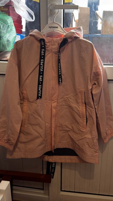 Продам ветровку на девочку