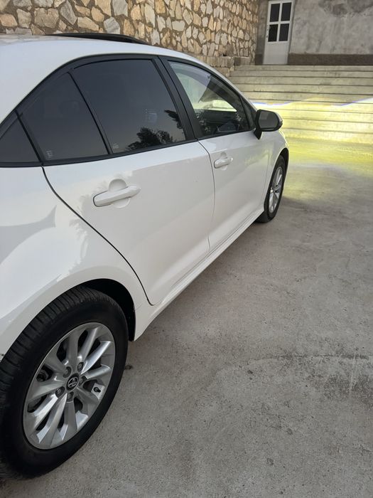 Toyotta corolla sotiladi