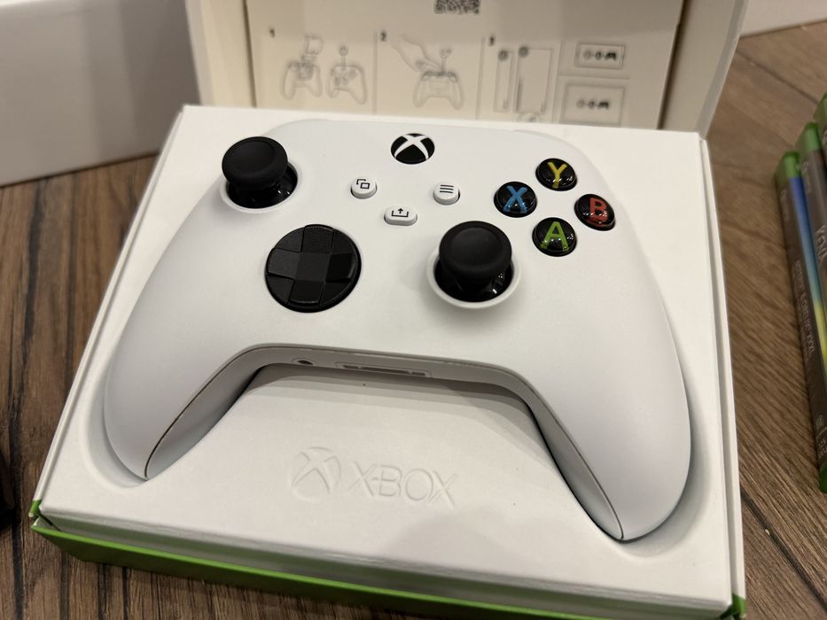 Xbox series X 1 Tb SSD + 2 геймпада
