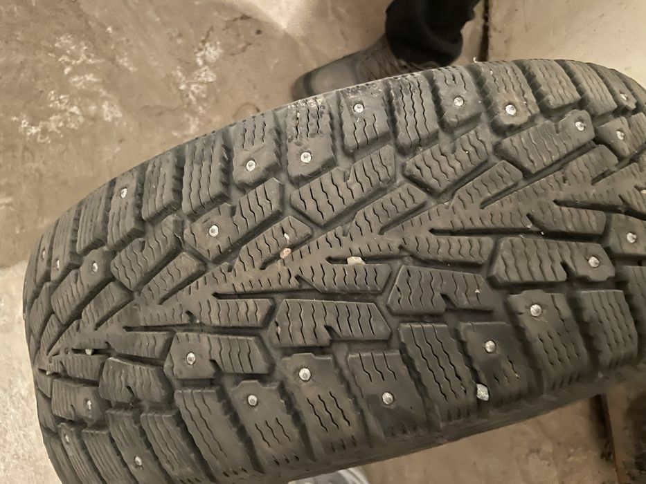 Колесо зимнее шипованное