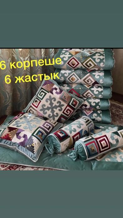 Ұйықтап жатқан әйелдің трусисын шешеді.