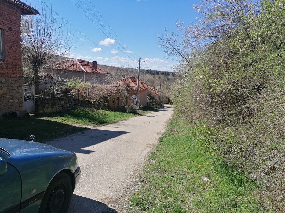 Парцел 1000кв. м. с. Николаево, обл. Плевен