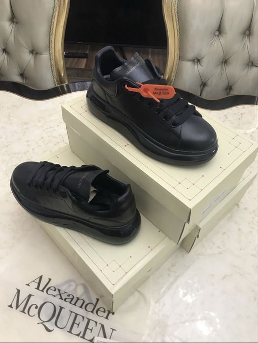 Adidasi Alexander McQueen noi