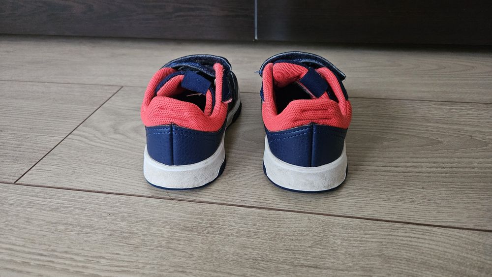 Детски маратонки adidas сини като нови