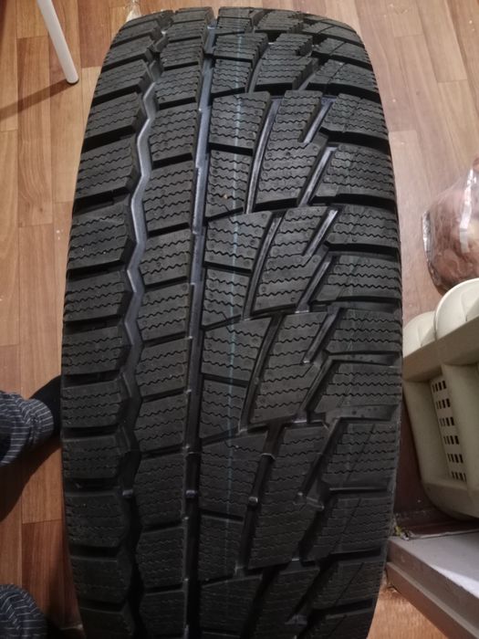 Продаеться Шины 215/65/16