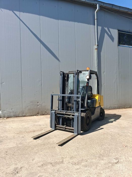 motostivuitor diesel 3 tone la 3 metri Nissan Unicarriers an fab 2020 in rate