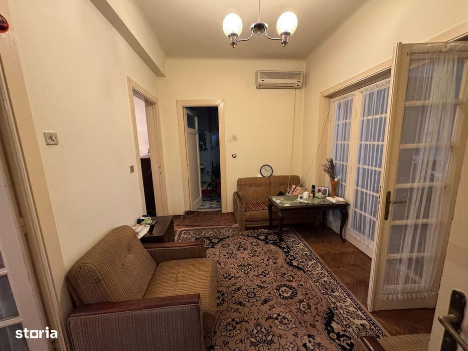 Vanzare apartament patru camere in vila cartierul Armenesc curte