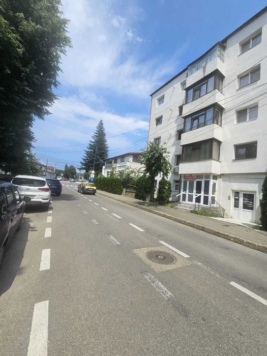 Inchiriez spatiu comercial