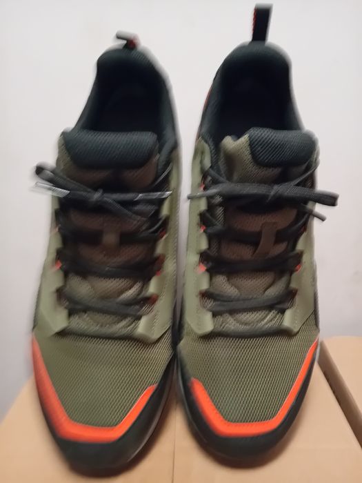 Маратонки Adidas номер 46