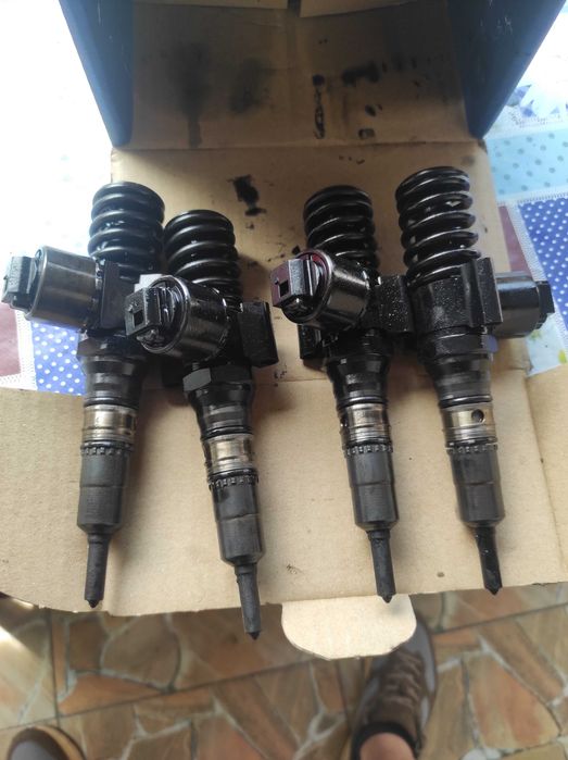 Injectoare motor 2.0 diesel cod motor BRE cod injector BM perfectă stare funcționare 900lei 4 bucăți