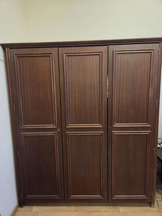 Продам шкаф советский