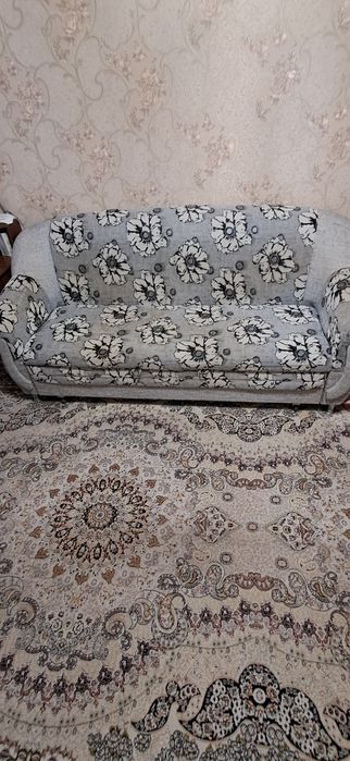 Диван раскладной и 2 кресла