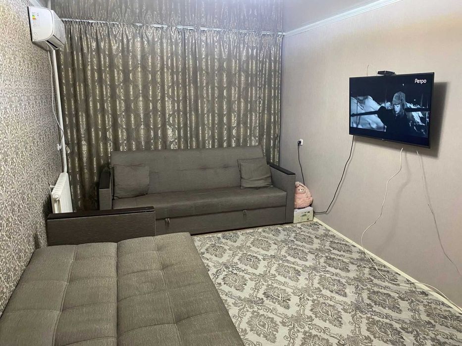 Однокомнатная  8 мкрн, 1 этаж