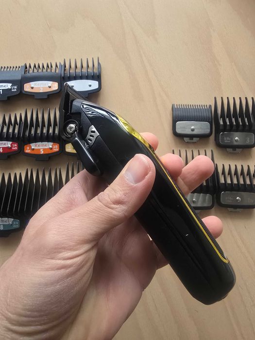 Машинка за подстригване Kemei KM 2373