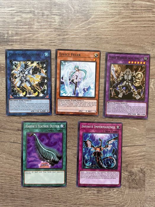 Yu-Gi-Oh! Карти.