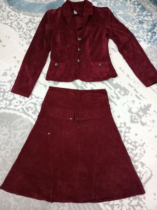 Продам костюм 44 р