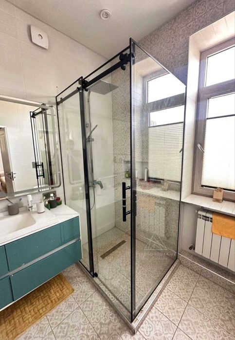 Стеклянные душевые кабины и перегородки под ключ