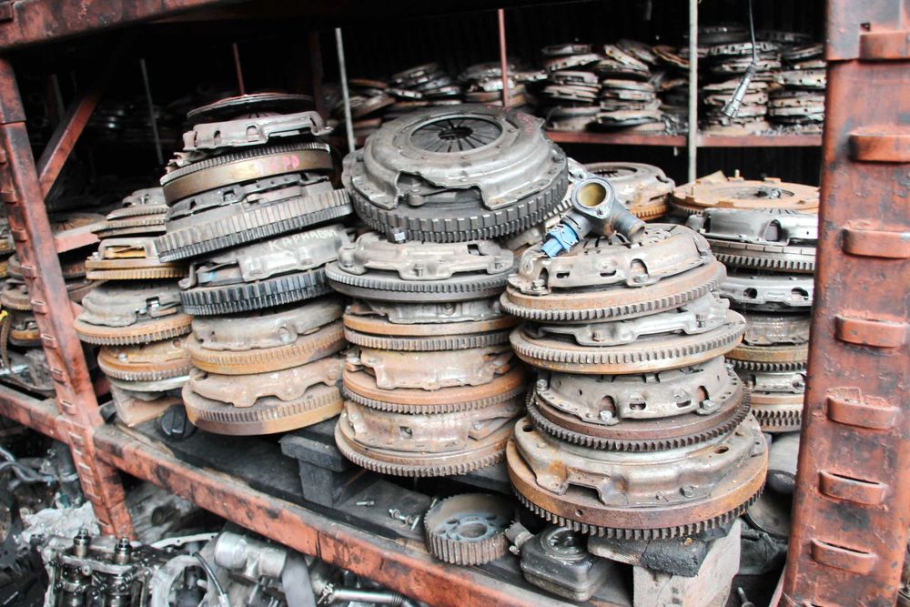 Демпфер, съединител и маховец за автомобили