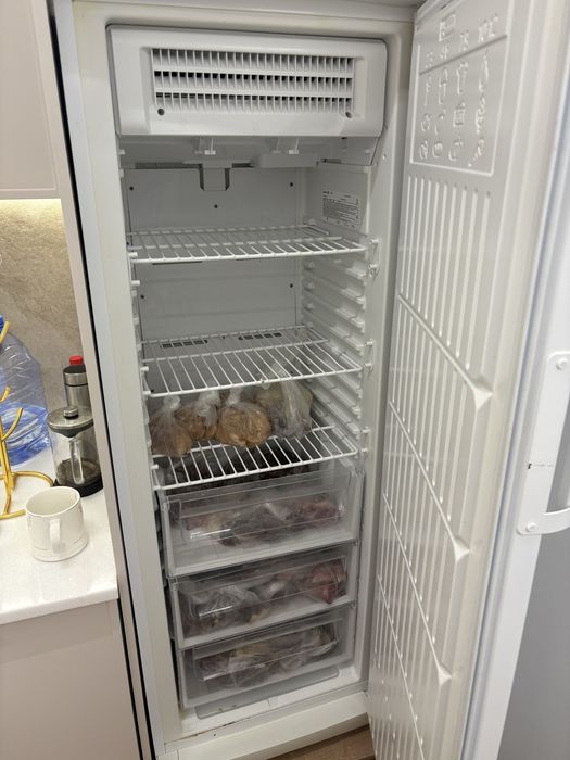 Продам морозильник indesit