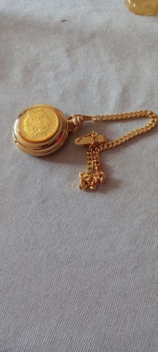 Джобен часовник позлатен