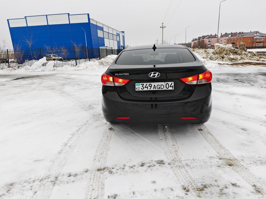 Хундай элантра,2013 года