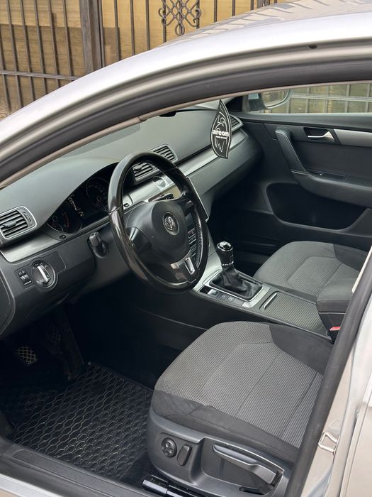 VW Passat B7 - 2.0 - 140 cp - Navigatie - Clima - Computer de bord - BlueMotion