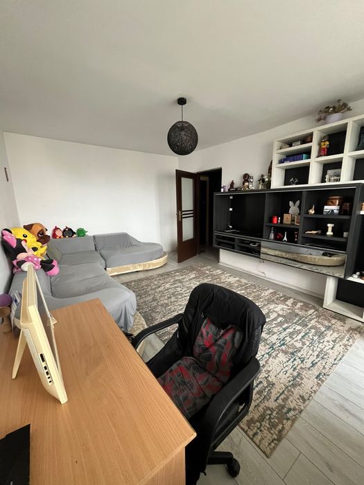 apartament 3 camere de vanzare, zona tomis 3 (macul rosu)