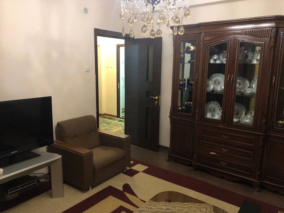 Сергели 7А .3 бекат ёнида  2/1/7 .Срочно сотилади