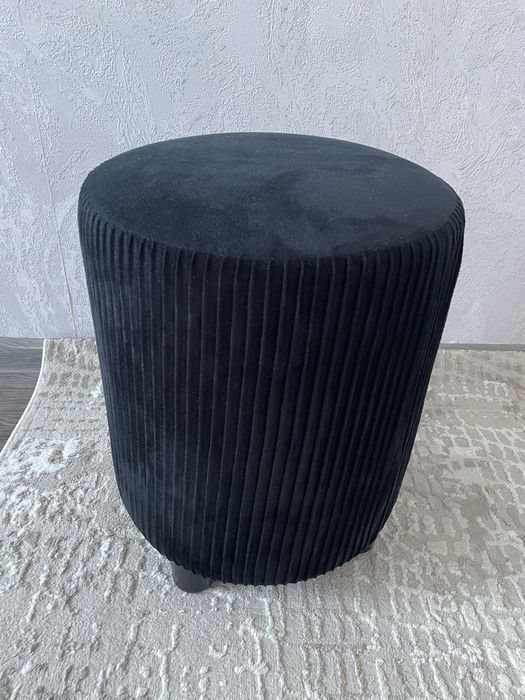 Продам пуфик черный