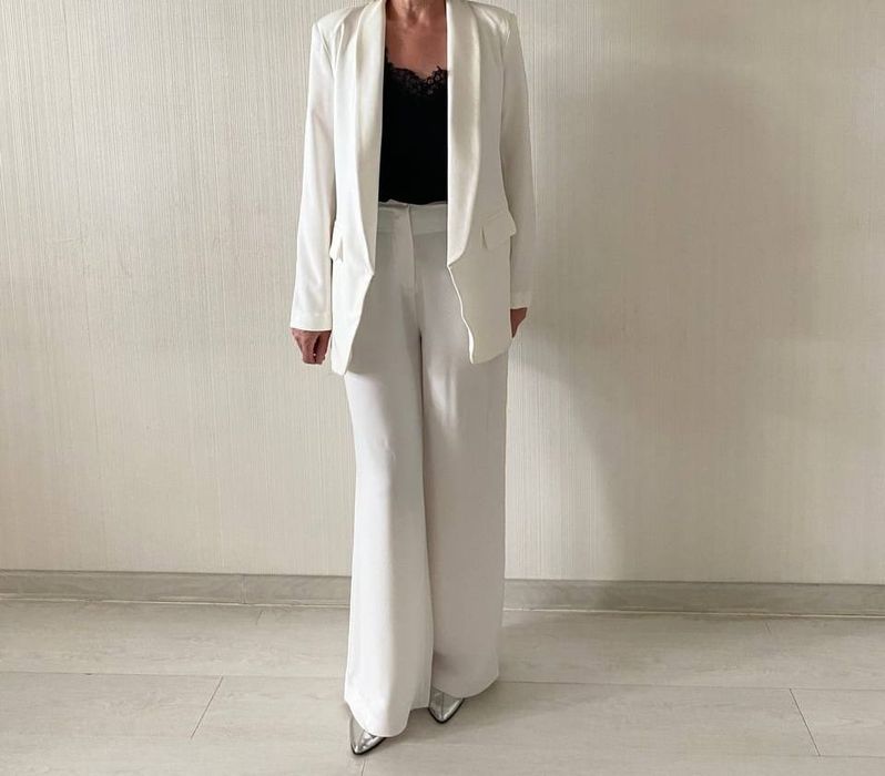 Брючный костюм, платья