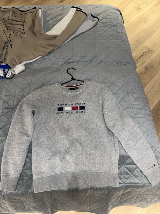 Два различни слуичера Tomy Hilfiger