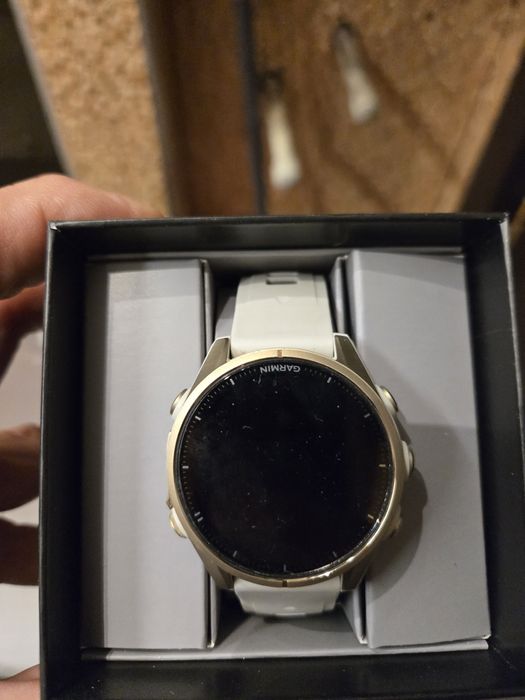 Garmin Fenix8 43 mm Amoled златен