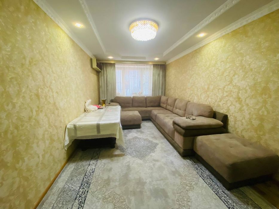 Ko'p qavatli uy joy. Samarqand shahar. Beruniy (Oktyabrskiy) ko'chada