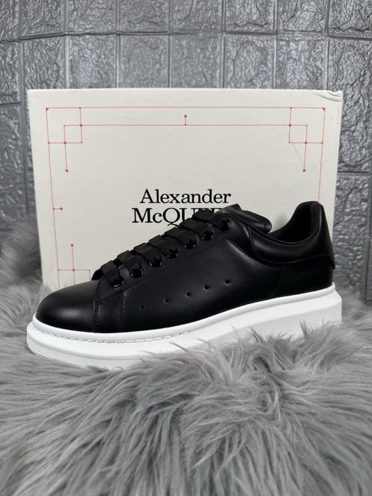 Alexander McQueen Black White alb Negru Cutie