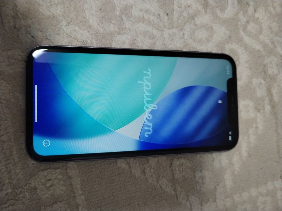 Продам айфон 11.