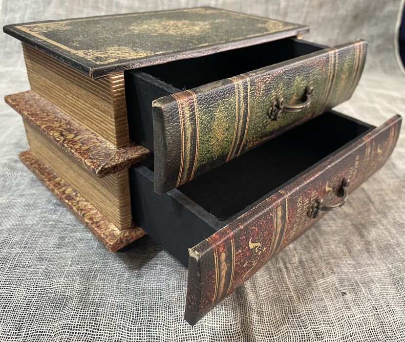 Кутия за бижута с форма на старинни книги и Кутийка за бижута от финна интарзия от екзотична дървесина и седеф