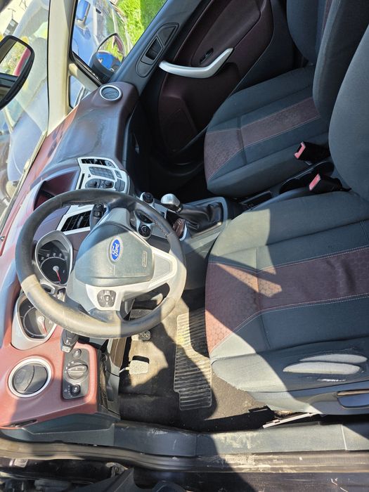 Dezmembrez Ford Fiesta 1.3i snjb 1.4 tdci 1.5tdci Piese