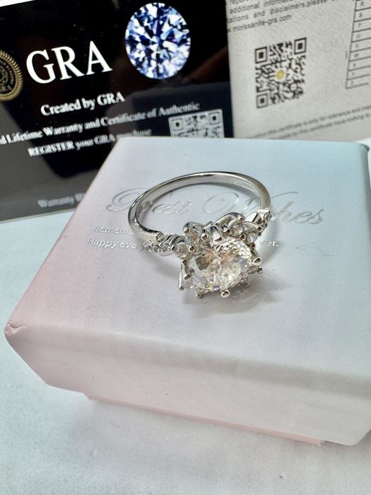 Сребърен пръстен с мойсанит (Диамант) 2 карата