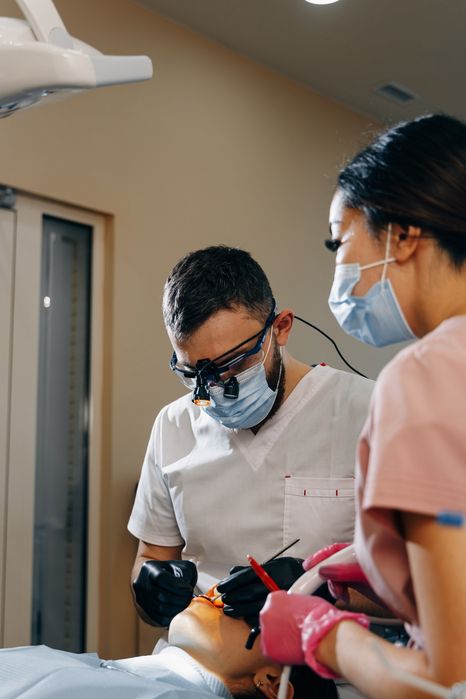 Врач стоматолог терапевт