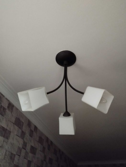 Тавана лампа тройка